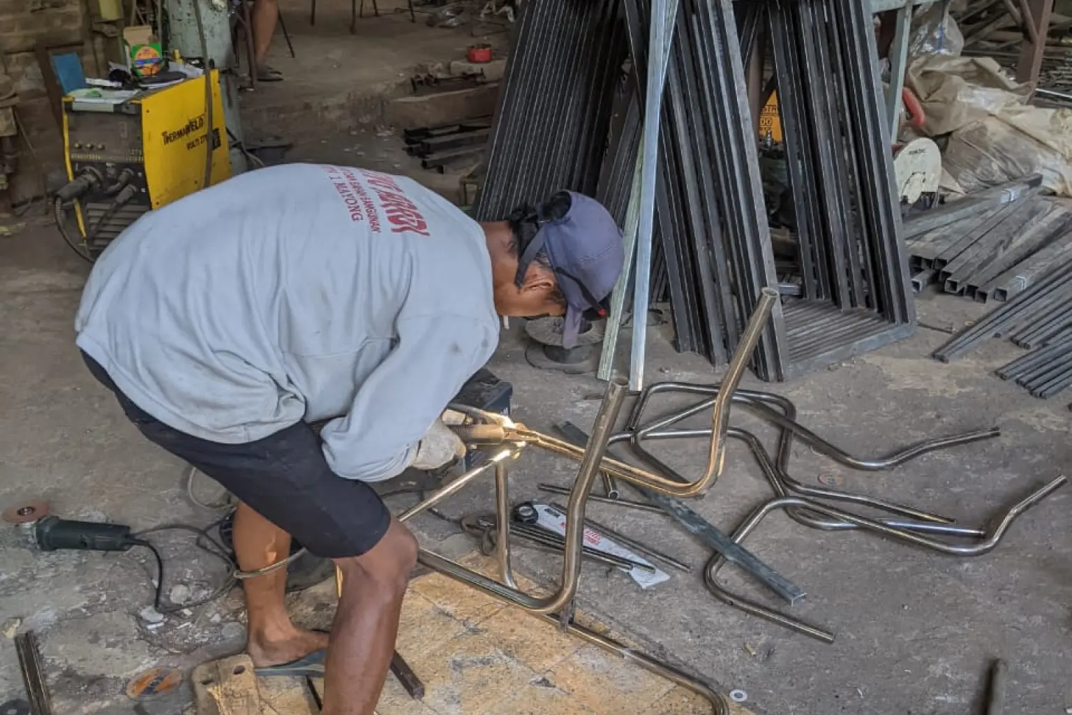 bengkel las profesional, furniture besi custom, furniture industrial besi, Jasa Powder Coating Jepara