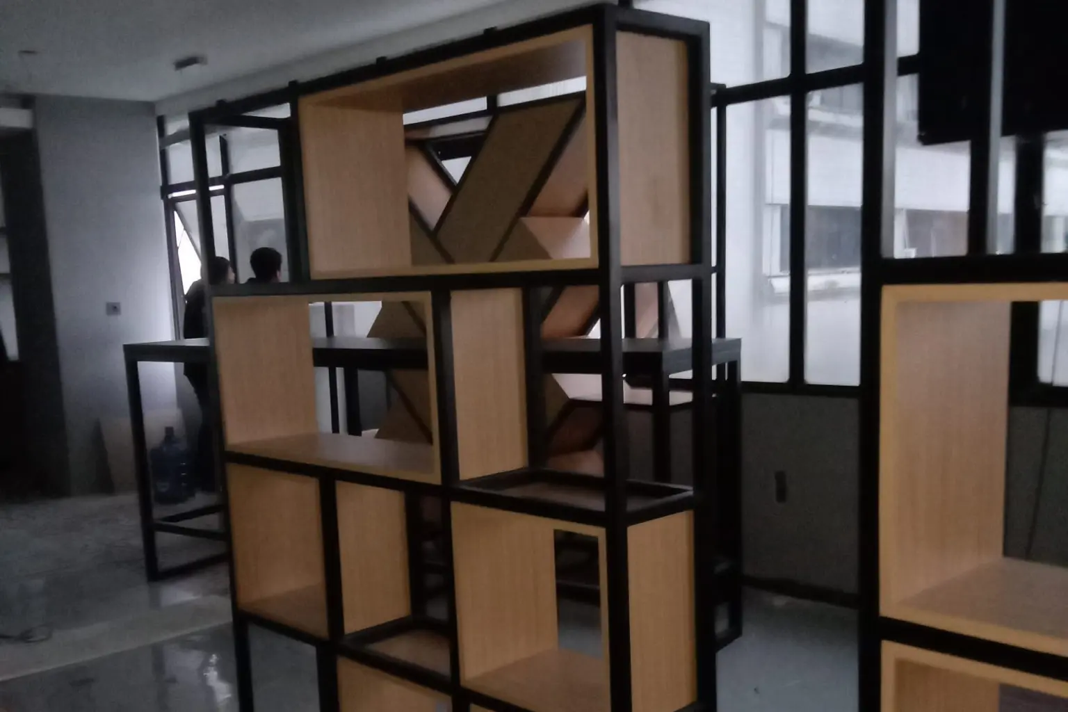 Furnitur Ruang Kerja atau Toko? Kami Buatkan yang Tepat